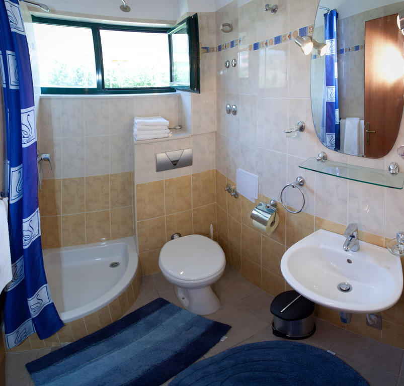 Yacht Beach Apartments คาชเตลา ห้อง รูปภาพ